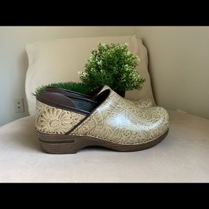 Dansko Clogs - 40
